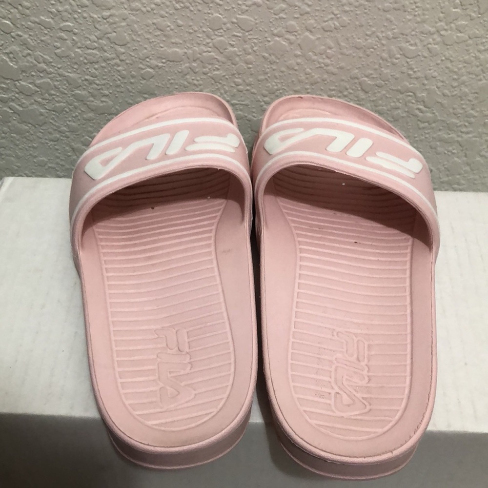 Fila slides - Picture 3 of 6